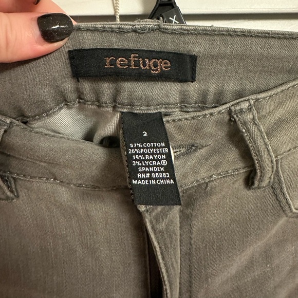 Refuge Jeans Women’s Gray Jeans - Picture 3 of 5